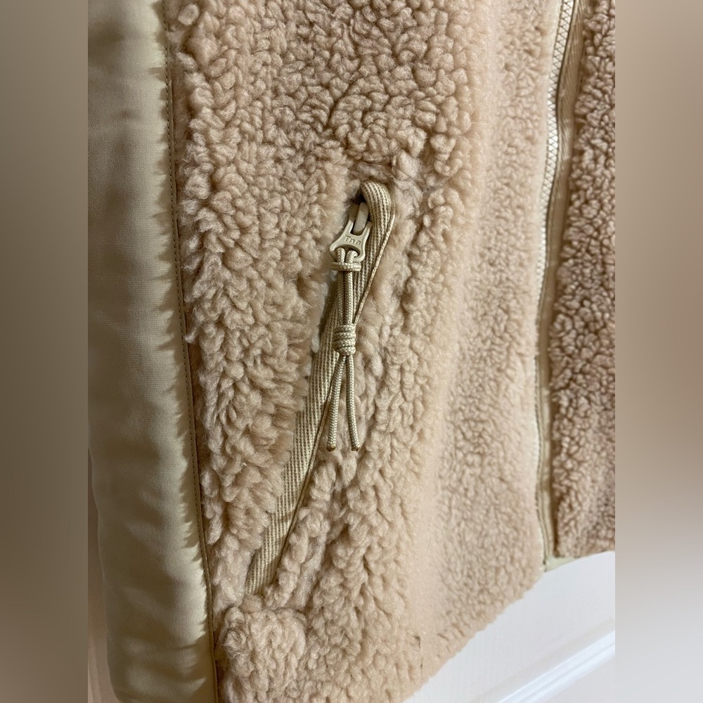 NWOT Aritzia TNA Cody Massive Polar Vest Fleece Sherpa Zip-Up Vest Size Small - Picture 2 of 13
